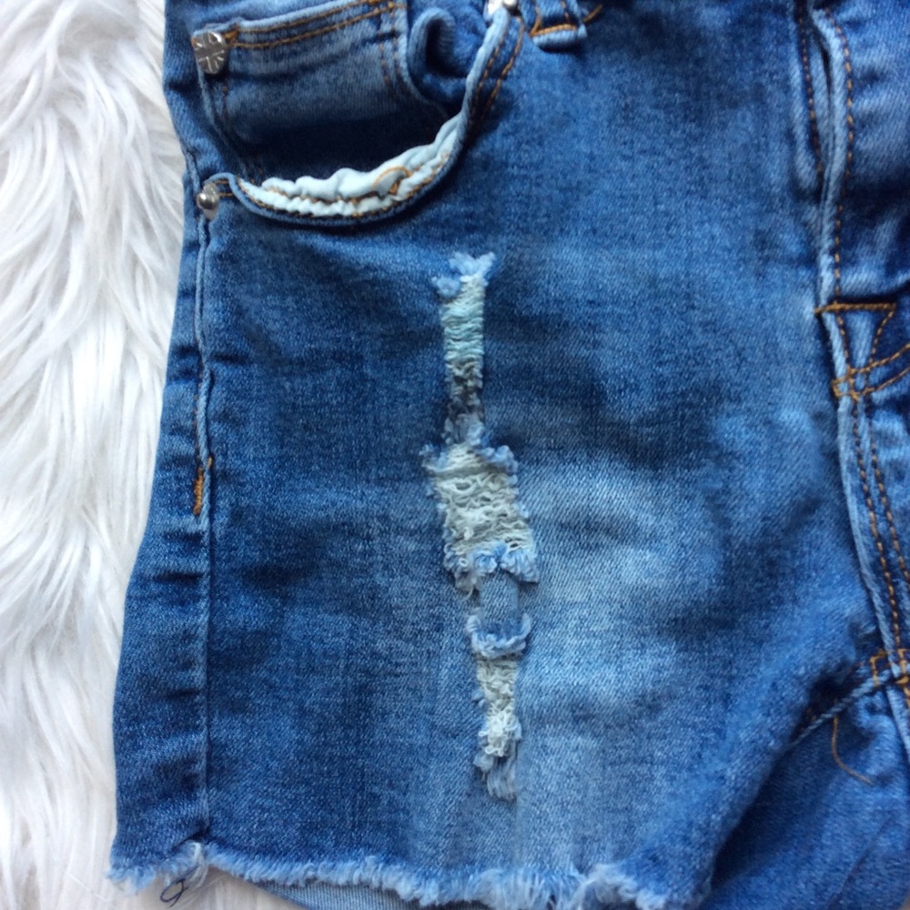 HUDSON Girl’s High Rise Distressed Shorts - Picture 4 of 9